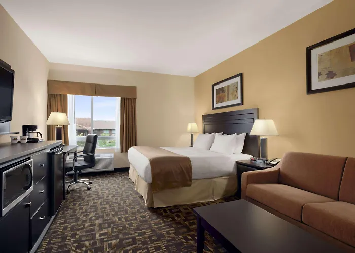 Days Inn & Suites By Wyndham Winnipeg Airport Manitoba