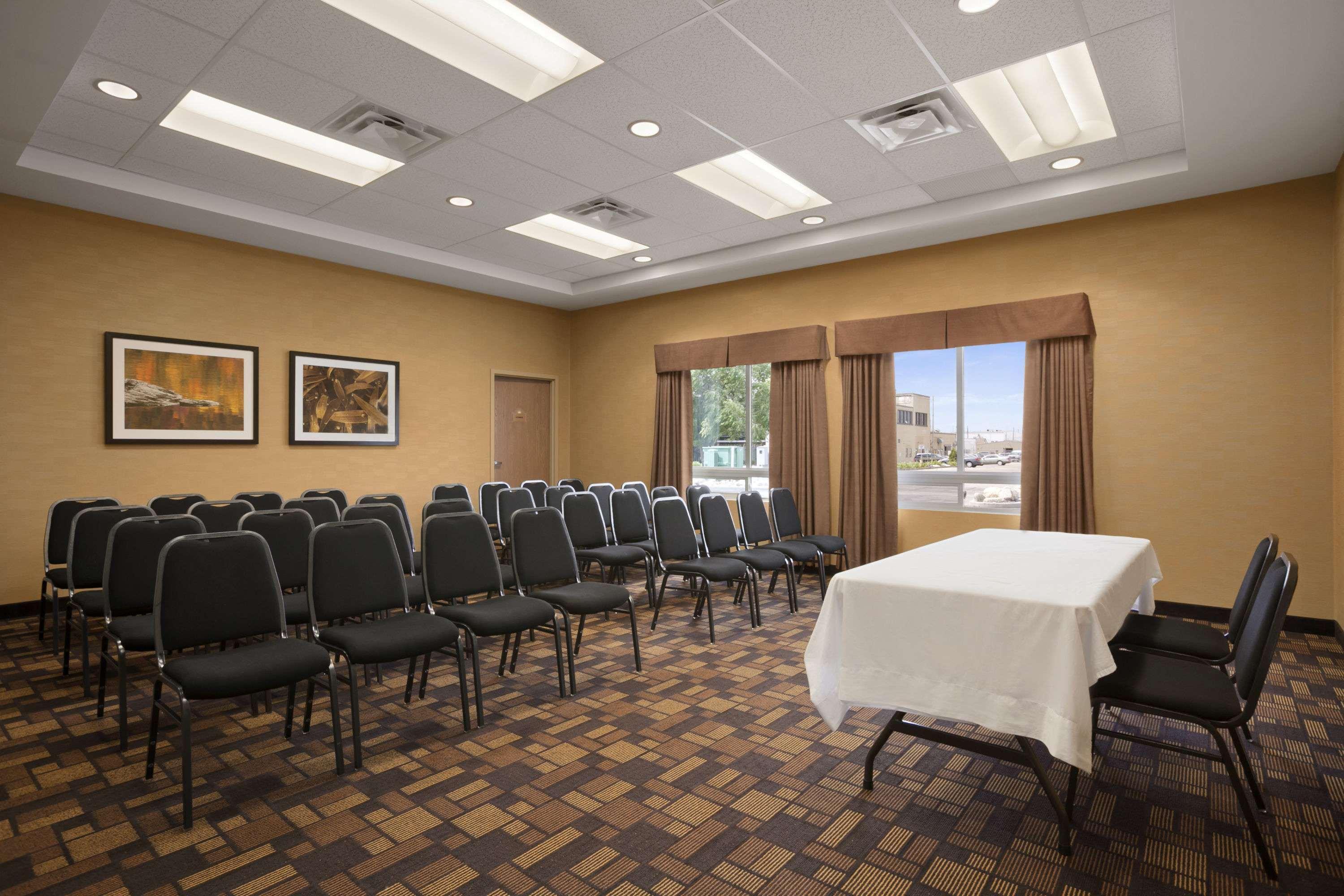 Days & By Wyndham Airport Manitoba Winnipeg