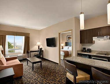 Days & By Wyndham Airport Manitoba Winnipeg