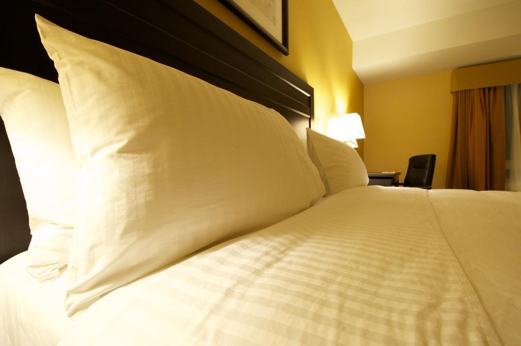 Days & By Wyndham Airport Manitoba Winnipeg