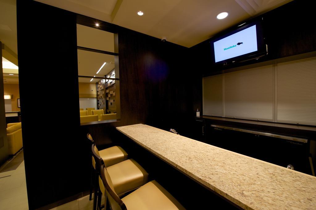 Days & By Wyndham Airport Manitoba Hotel 3*