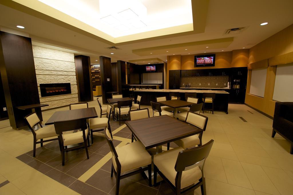 Hotel Days & By Wyndham Airport Manitoba Winnipeg