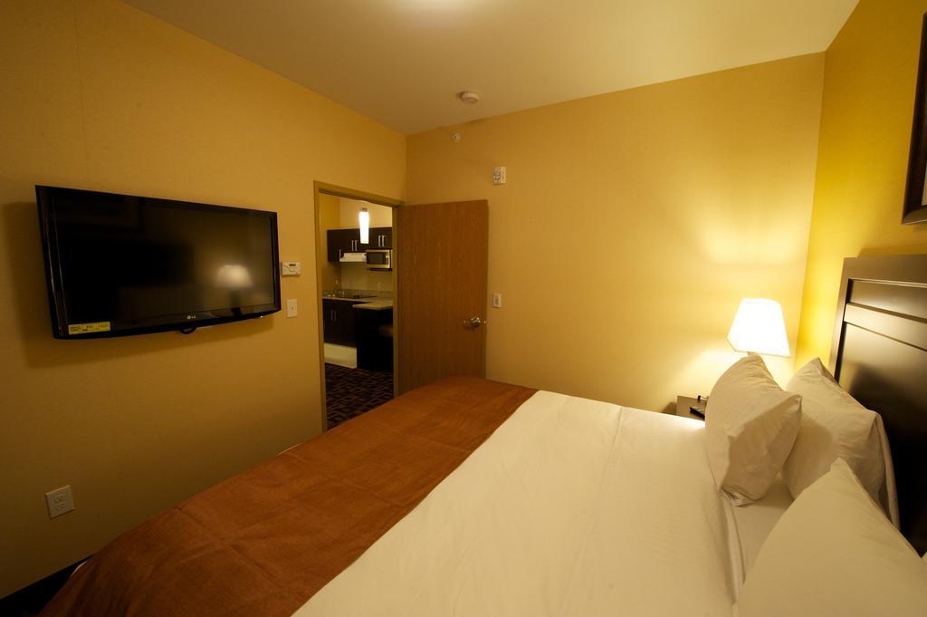 Hotel Days & By Wyndham Airport Manitoba 3*