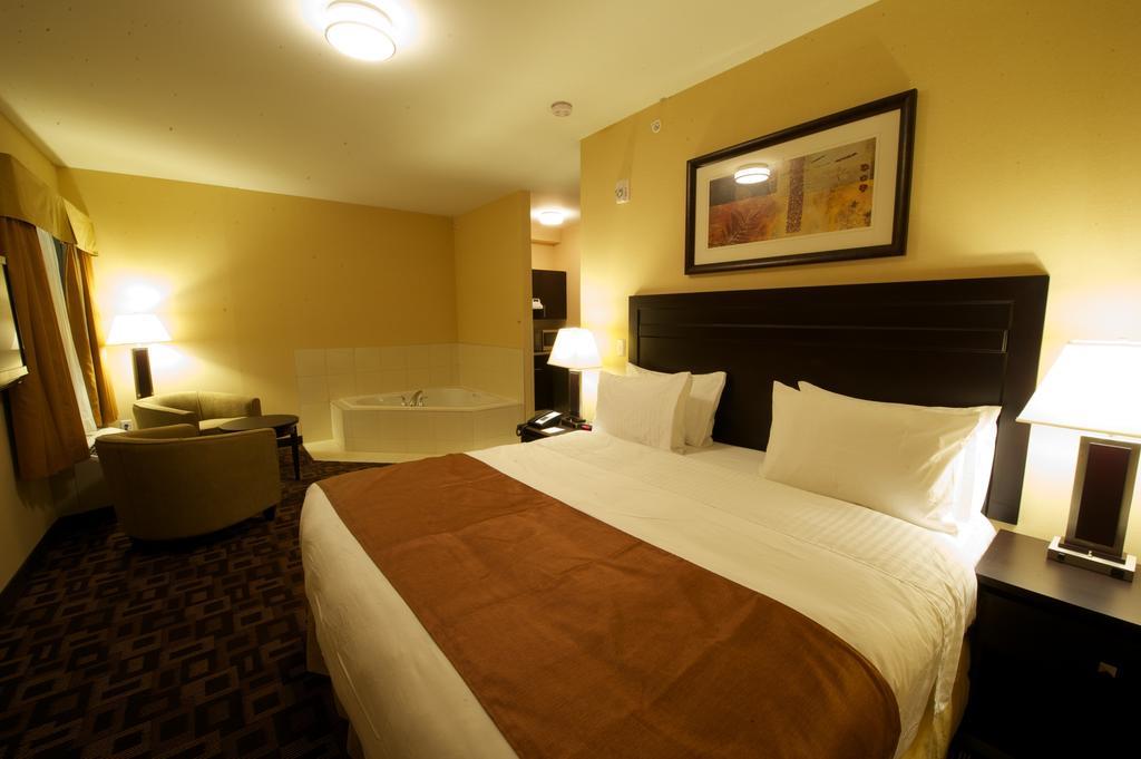 Hotel Days & By Wyndham Airport Manitoba 3*
