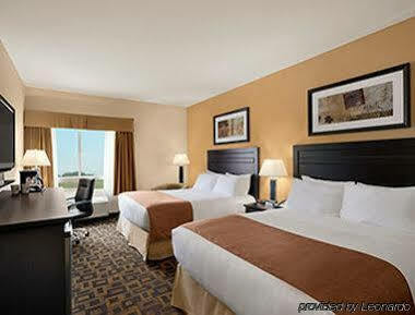 Days & By Wyndham Airport Manitoba Hotel 3*